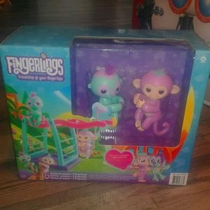 Fingerlings toys